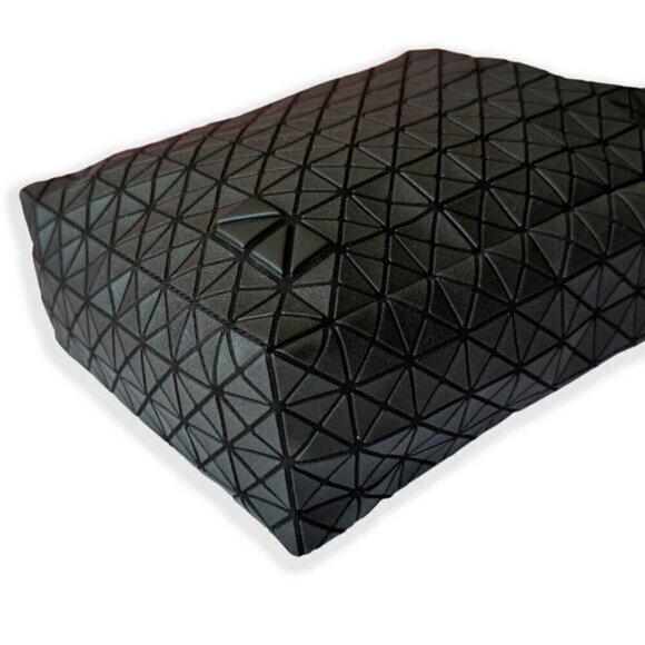 BAO BAO ISSEY MIYAKE Voyager One-Tone Black Crossbody Bag – Made in Japan - Picture 6 of 12